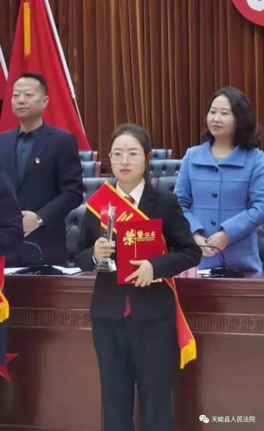 【喜报】我院卓么措同志荣获“天峻县三八红旗手”荣誉称号