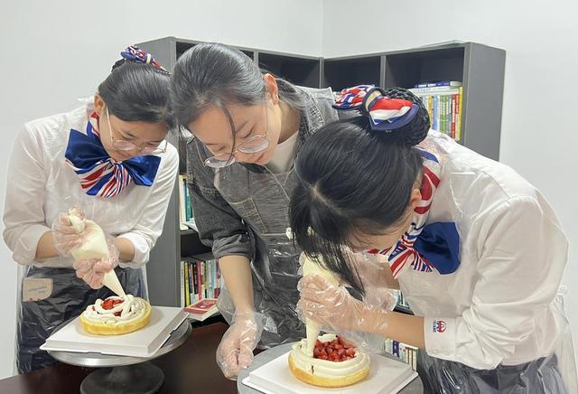 最好的节日礼物！潮惠高速巾帼班被授予汕尾市“巾帼文明岗”荣誉称号