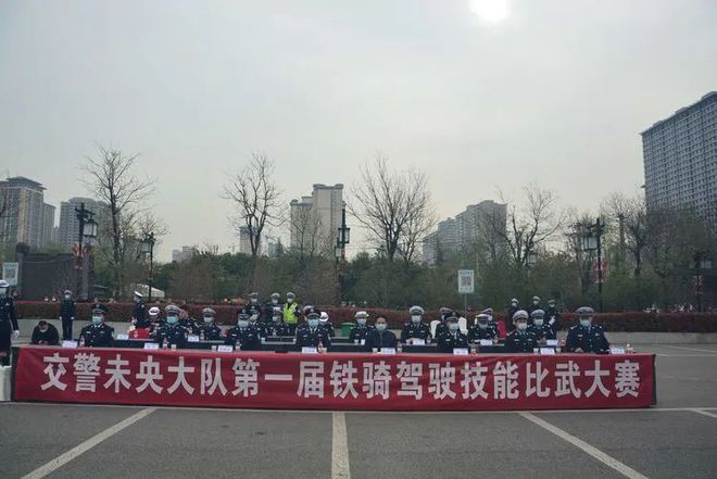交警铁骑比武大赛，燃爆了！