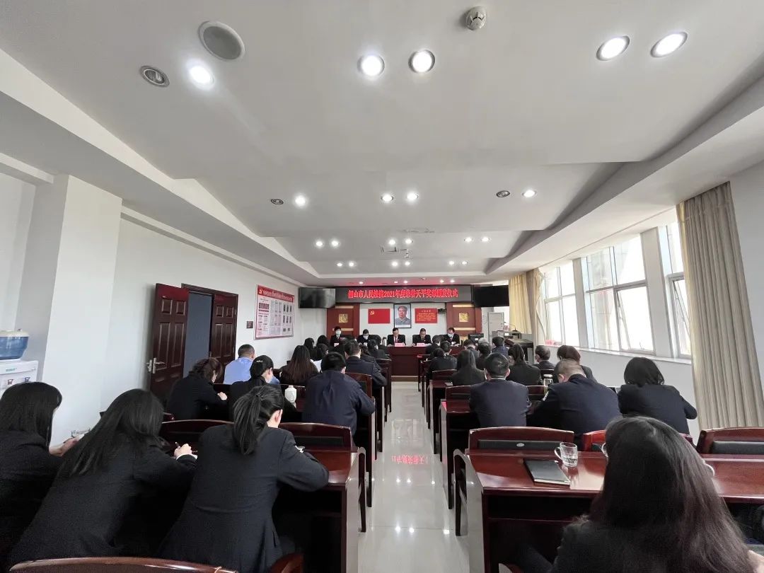 韶山法院举行“荣誉天平奖章”颁奖仪式