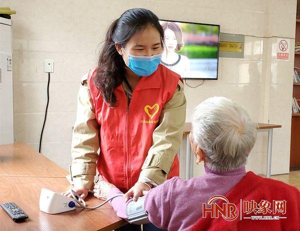 周口妇产医院团委书记张亚萍获“全国优秀共青团干部”荣誉称号