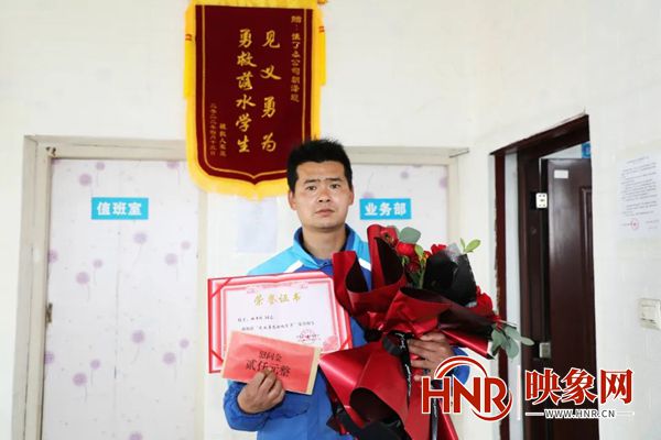 潢川外卖小哥被授予“见义勇为积极分子”荣誉称号