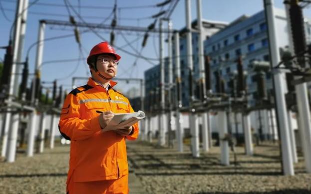 四川明星电力李尧获“遂宁市劳动模范”荣誉称号