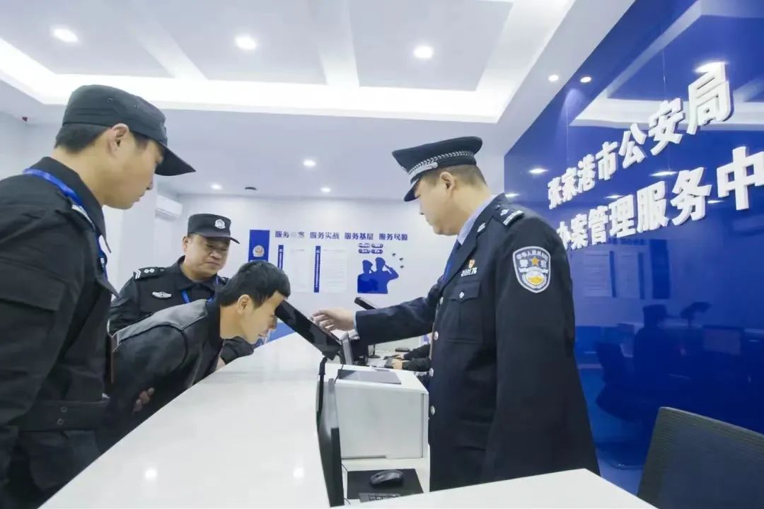 中共中央国务院授予张家港市公安局法制大队“全国模范公安单位”称号