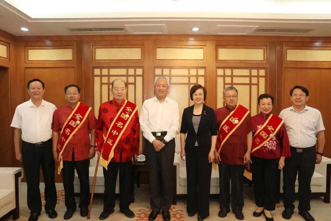  潍坊市中医院主任医师张奇文被授予“全国名中医”称号