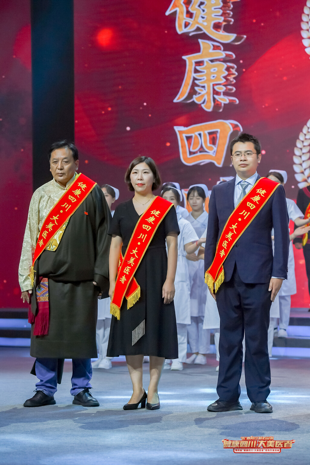 自贡一人荣获第四届“健康四川 大美医者”称号！