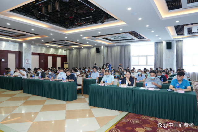 第二届企业消费责任论坛在昆明举办，30位在全国客服评选活动中获荣誉称号的优秀客服代表得到表彰