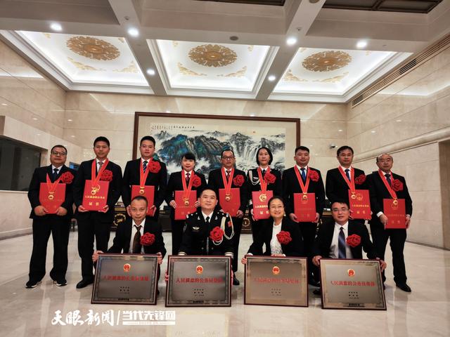贵州10名公务员荣获全国“人民满意的公务员”称号 4个公务员集体荣获全国“人民满意的公务员集体”称号