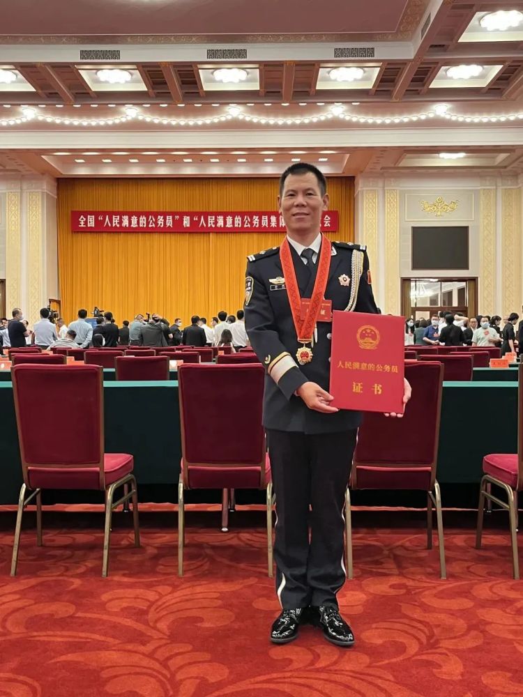 军城街道乔刘樊村孙超被党中央、国务院授予“人民满意的公务员”称号