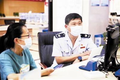 中新天津生态城税务局被授予天津市“人民满意的公务员集体”称号 用贴心专业服务 换来纳税人满意笑脸