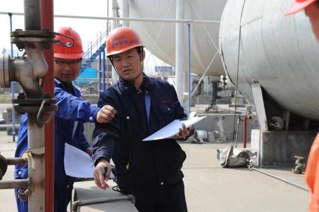 插着透析软管重返工作岗位 石风涛荣获淄博市先进工作者称号