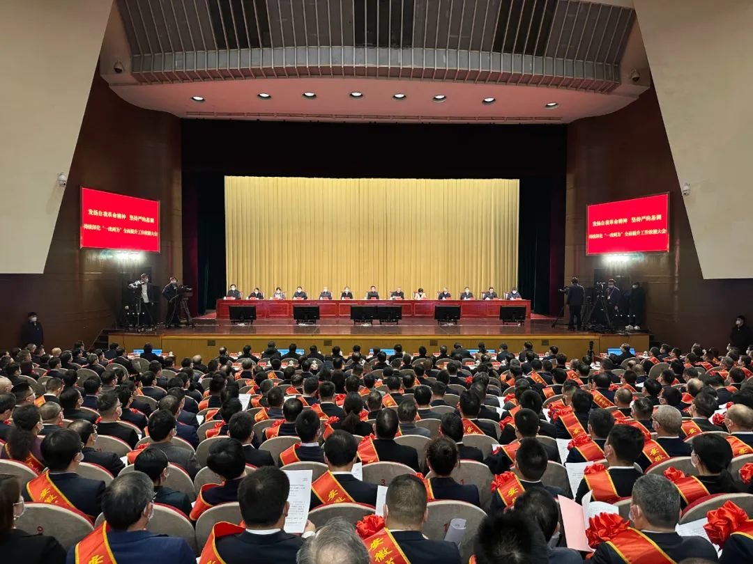 安徽黟县徽黄旅游集团被省委省政府授予“安徽省现代服务业企业30强”称号