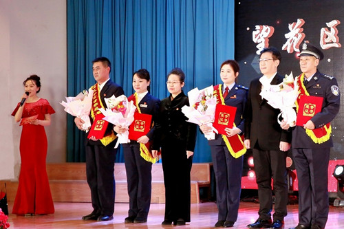 望花区税务局：荣获“望花区第一批学雷锋示范单位”称号