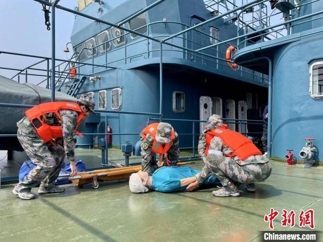 广东南澳县女子民兵连被授予“全国巾帼建功先进集体”荣誉称号