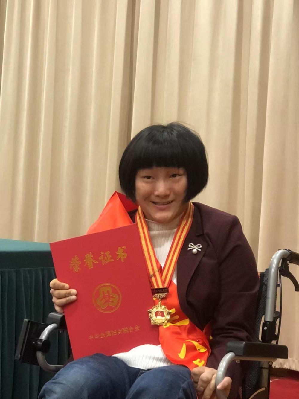 江苏作家王忆获评全国三八红旗手称号，为女性书写的青春之歌