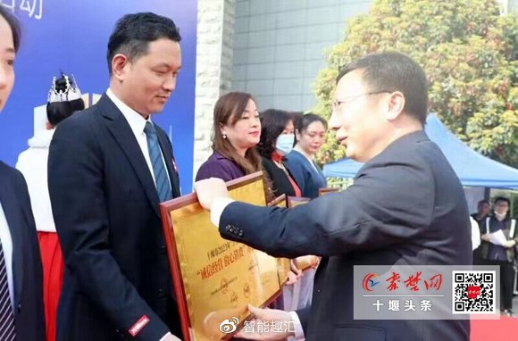 万顺叫车十堰分公司荣获“诚信经营 放心消费”示范企业称号