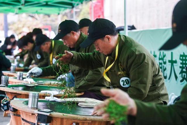 杭州举办龙井茶手工炒制技能大赛