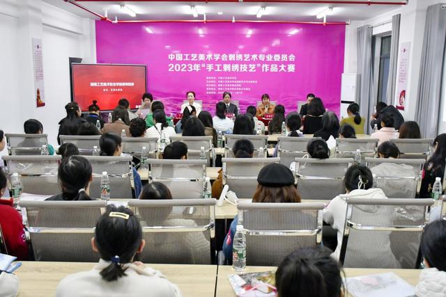 全国各绣种选手同台竞技，手工刺绣技艺作品大赛湖南开赛
