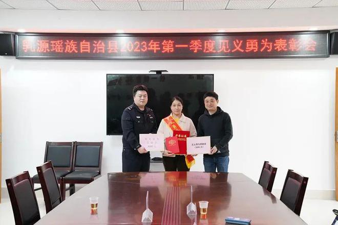 全网点赞!乳源这位女士勇救落水儿童,她获"见义勇为"称号了!