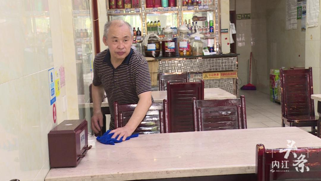 64岁勇斗歹徒！内江老人获授“见义勇为公民”荣誉称号