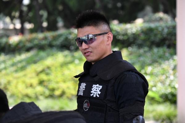 这位“老将”超龄逆袭，赢得“特警尖兵”称号