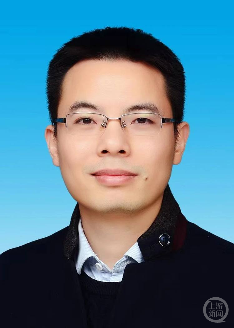 重庆一教授荣获“全国杰出青年法学家”称号