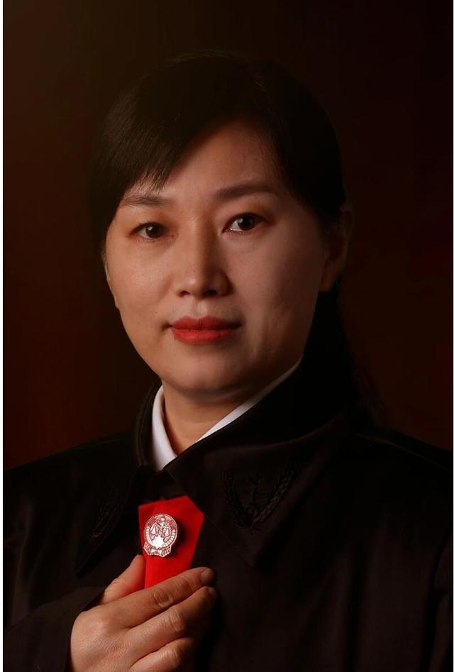 宝山的她被授予“全国法院党建工作先进个人”称号