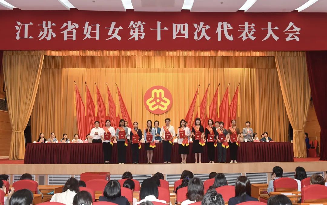 她，荣获2022年度“江苏省三八红旗手标兵”称号