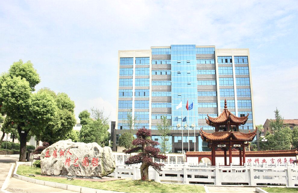 湘潭生物机电学校两名学生获“见义勇为”称号