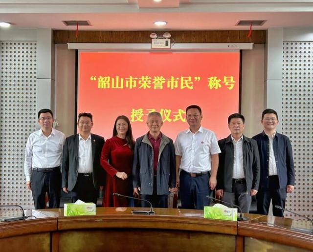 韶山授予“时代楷模”万步炎“荣誉市民”称号