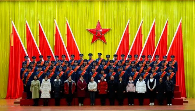 “兵王”晋衔！荣誉时刻，家人见证