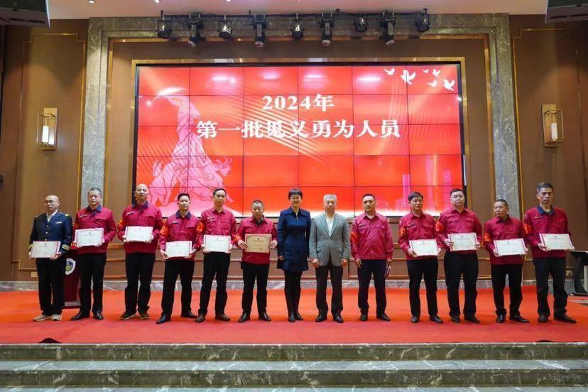 向他们致敬！广州已有296人获评“见义勇为好市民（好街坊）”称号