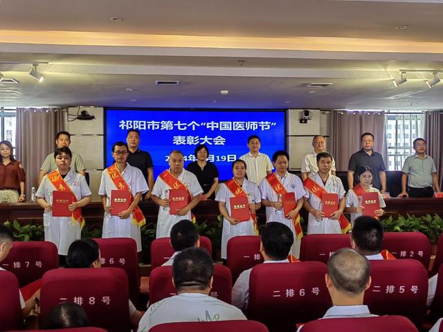 仁心仁术，医路荣光——浯溪医院住院部主任李磊荣获优秀医师称号