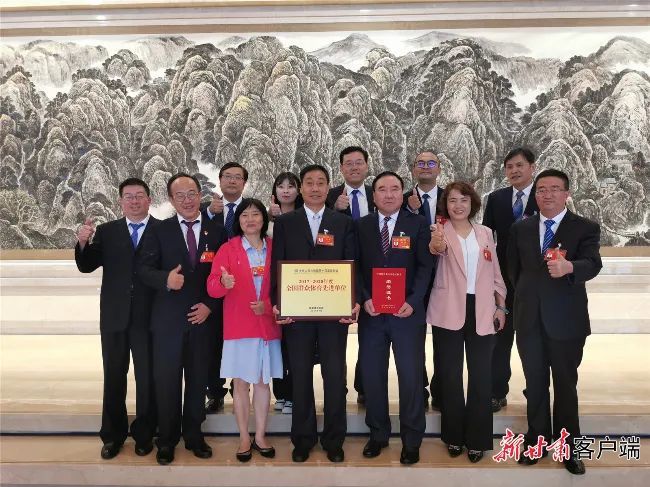 榆中中连川小学获“全国群众体育先进单位”荣誉称号