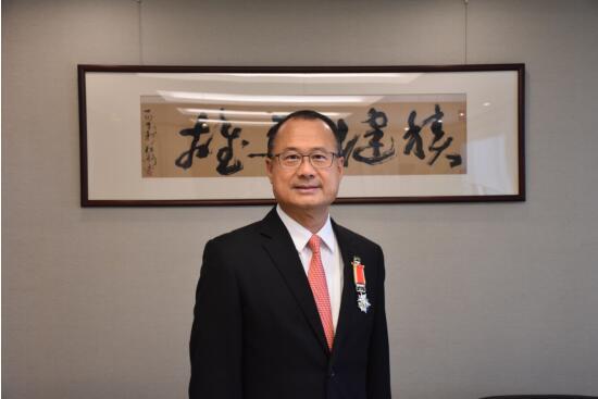 蔡冠深获颁港最高荣誉大紫荆勋章