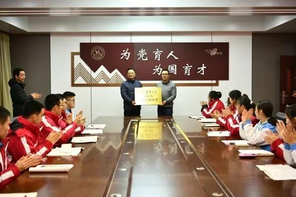喜报：河南1中学优秀教师荣获“开封工匠”荣誉称号，教书育人